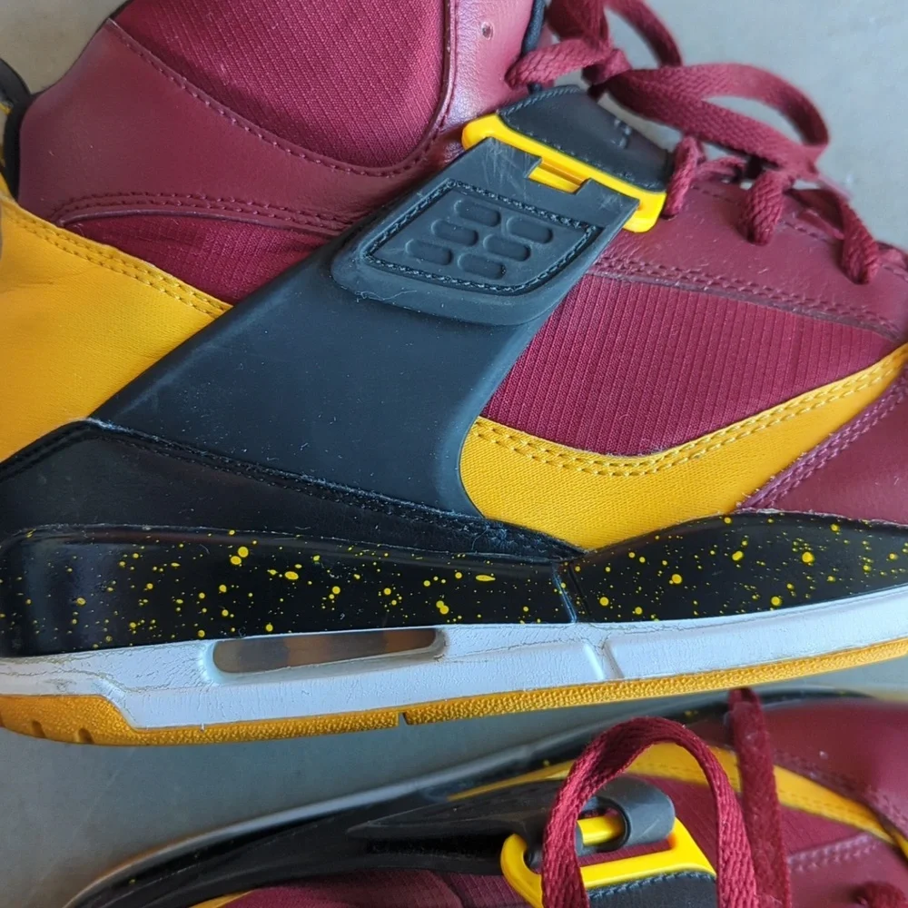 Jordan Flight 45 High USC Men's Gold & Burgundy 2013 High Top Sneakers Size 11.5